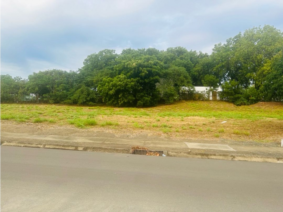 Lote plano en venta Urb. Montecristi Golf Club-Manabí.