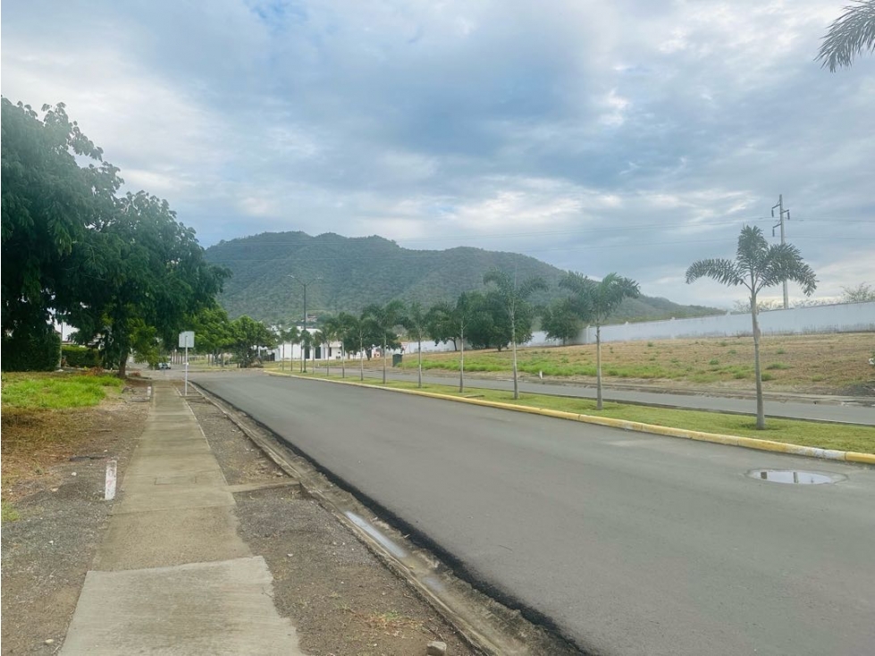 Lote plano en venta Urb. Montecristi Golf Club-Manabí. — foto 2