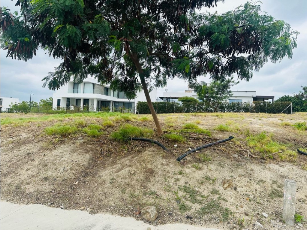 Terreno plano en venta Montecristi golf club Manabí.