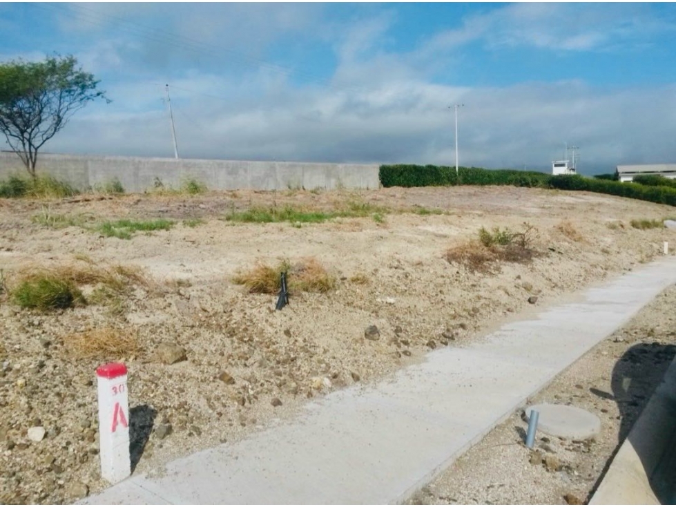Terreno plano en venta en Urb. Montecristi Golf Club-Manabí.