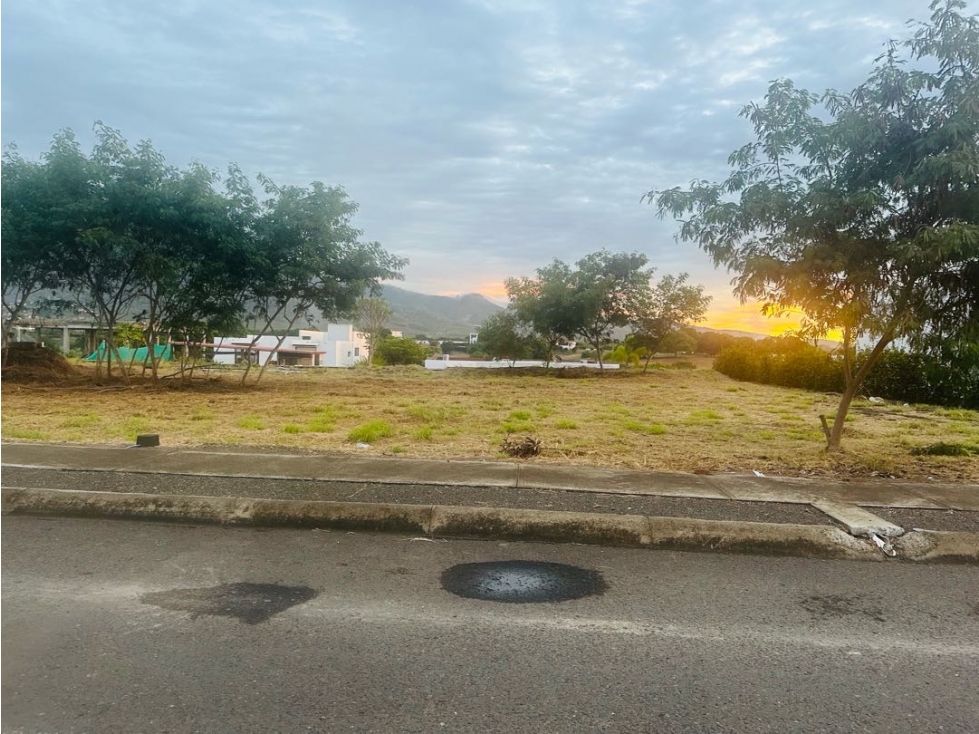 Lote plano de venta en Urb. Montecristi Golf Club en Manabí.