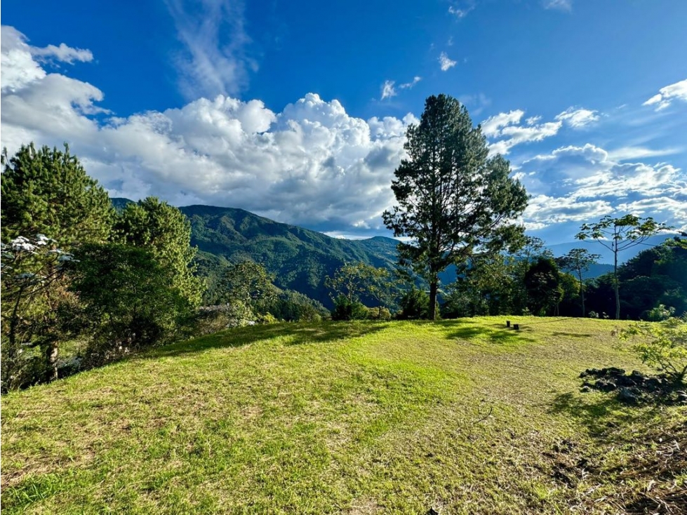 VENTA DE LOTE RESIDENCIAL, CAMPESTRE, LOMA DEL ESCOBERO. ENVIGADO