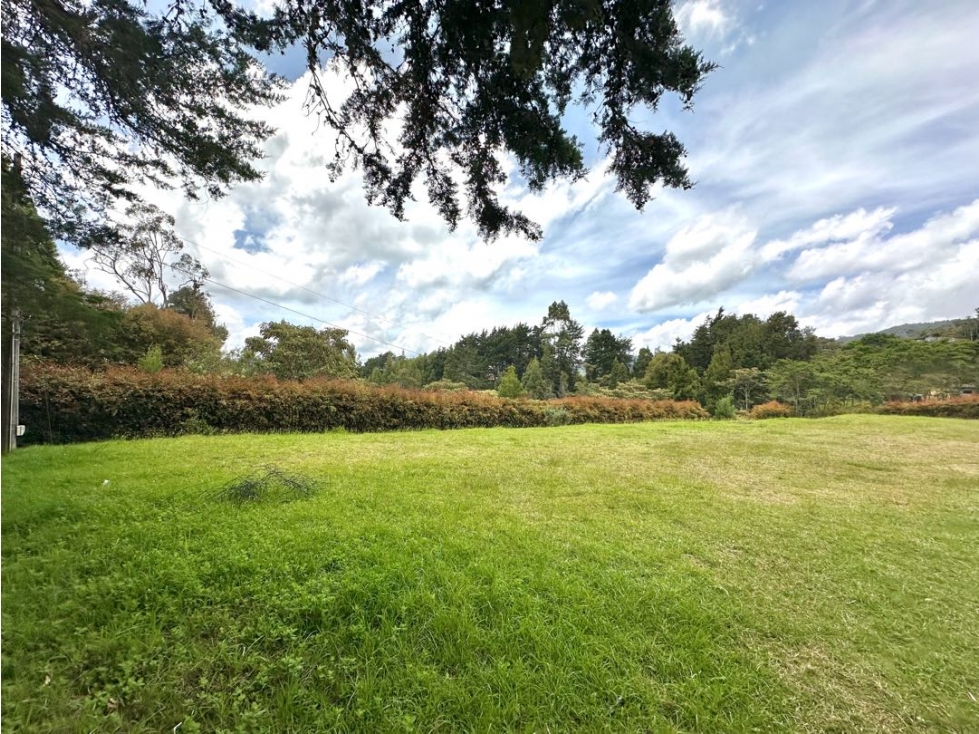 VENTA DE LOTE INDEPENDIENTE SECTOR MERCA AJUSTE