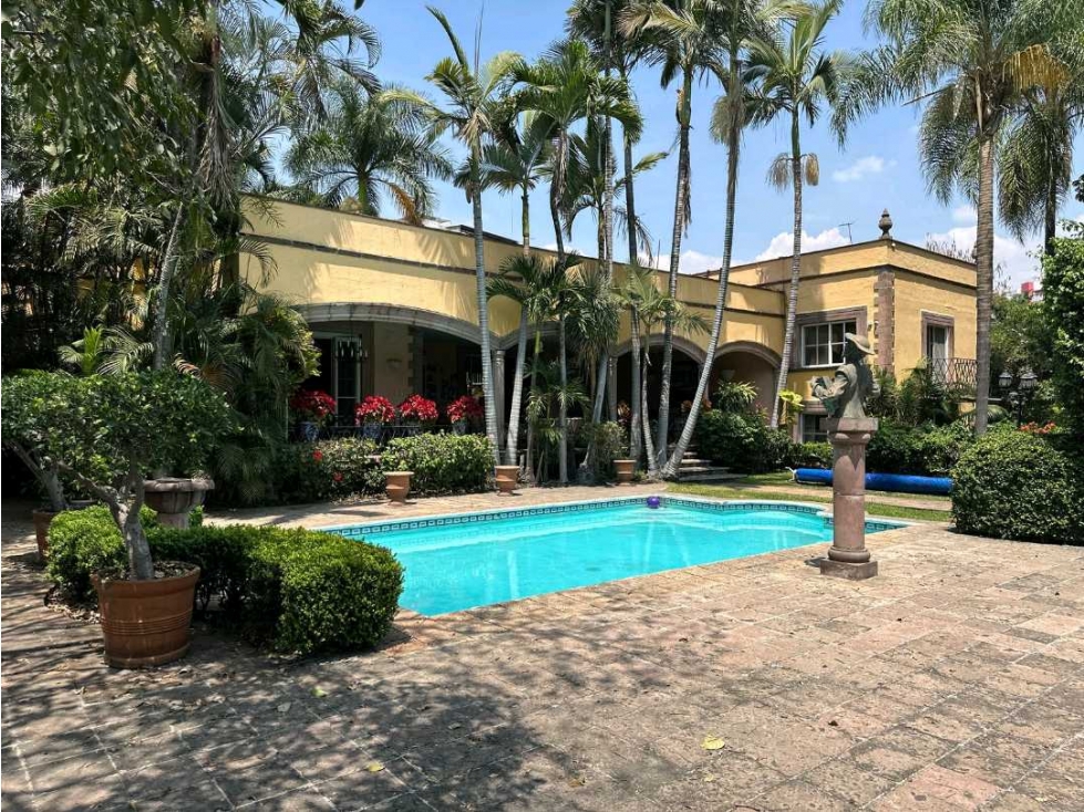 Venta de lujosa casa con alberca, en Acapatzingo, Cuernavaca, Morelos