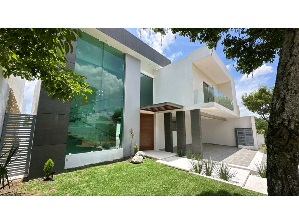 Venta de lujosa casa con alberca y Jacuzzi, en Cuernavaca, Morelos