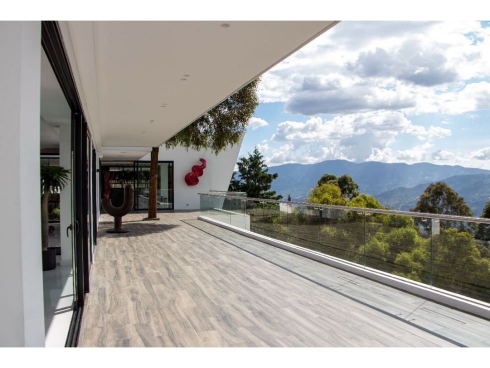 Venta de lujosa casa en Las Palmas Medellín | 1,800 MT2 — foto 2