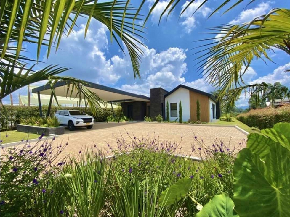 VENTA DE MODERNA CASA PARA ESTRENAR EN LLANOGRANDE. Unidad cerrada — foto 2