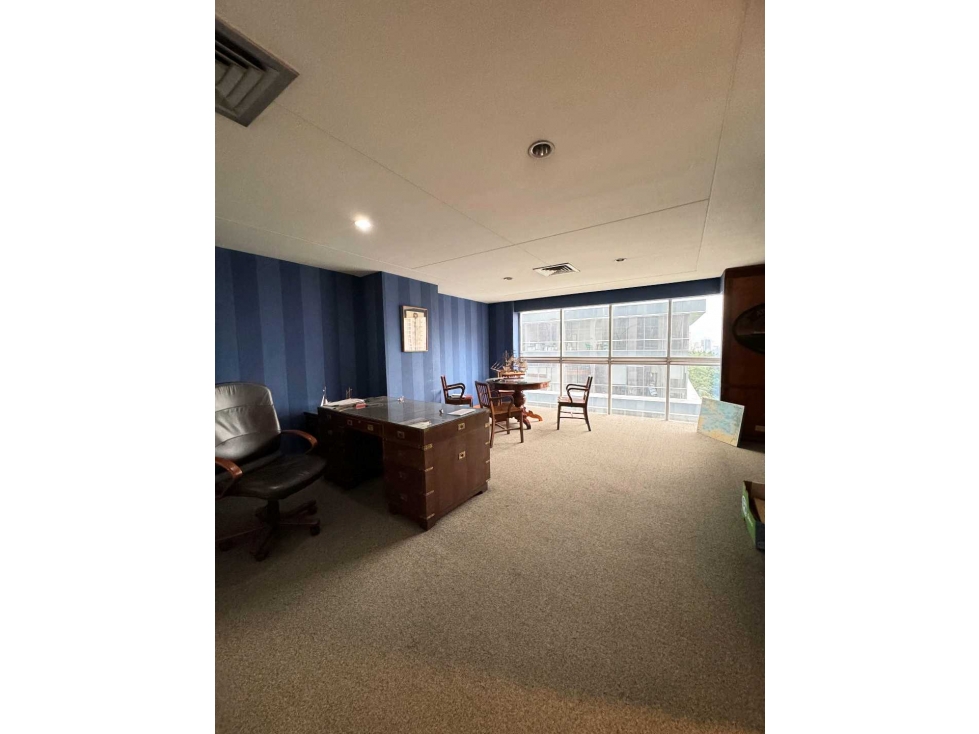 Venta de oficina al frente del club campestre