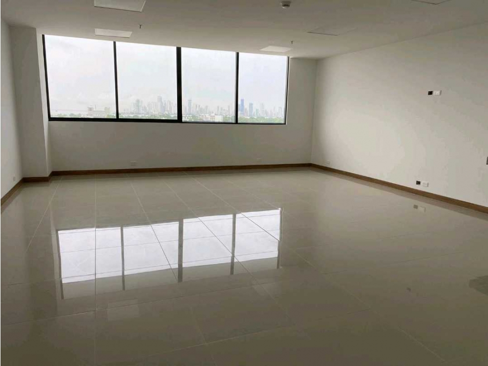 VENTA DE OFICINA EN EL BOSQUE — foto 2