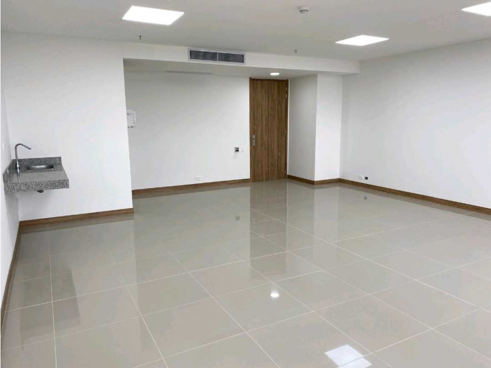 VENTA DE OFICINA EN EL BOSQUE — foto 3