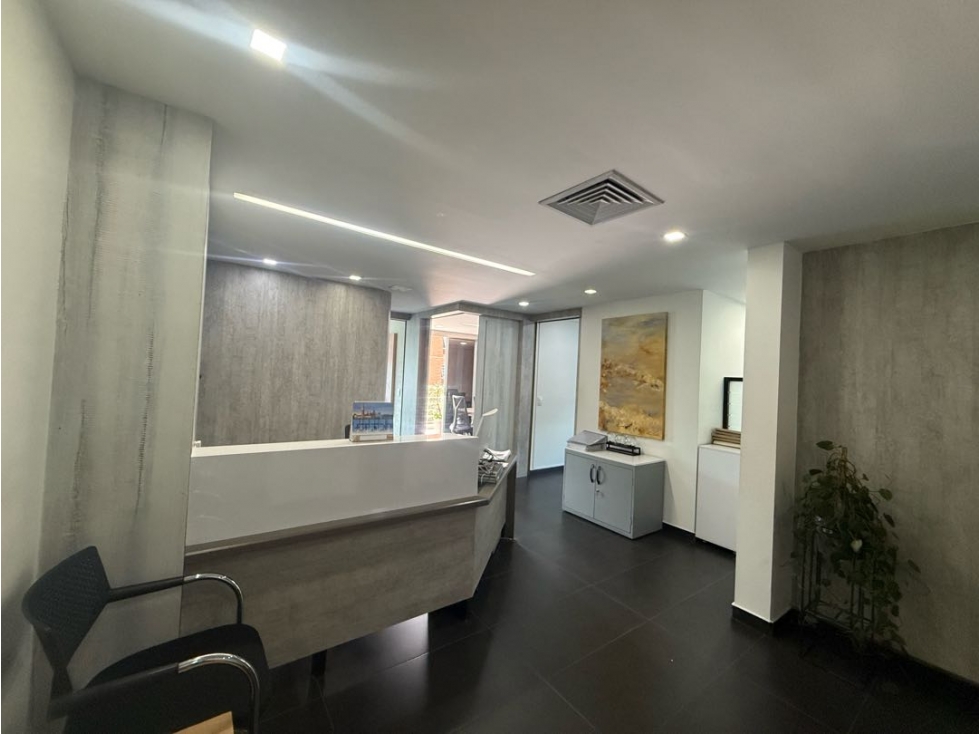 Oficina El Poblado | 75 m² | 2 parqueaderos independientes — foto 2