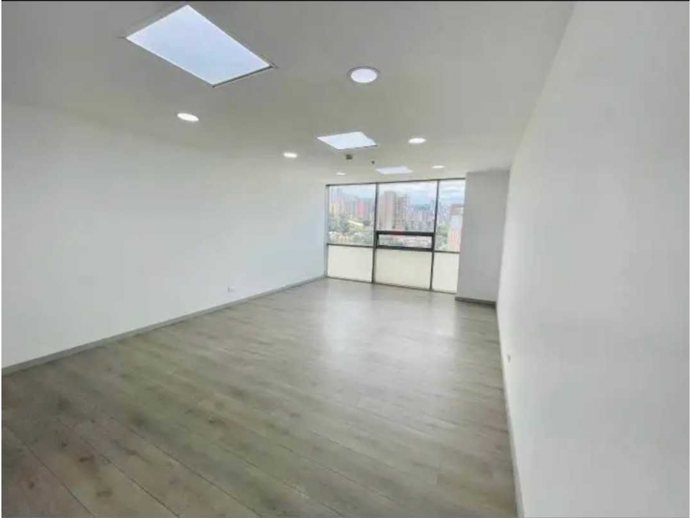 Venta de oficina/consultorio envigado cerca mayorca con vista ciudad - 1