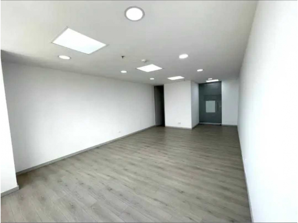 Venta de oficina/consultorio envigado cerca mayorca con vista ciudad - 2