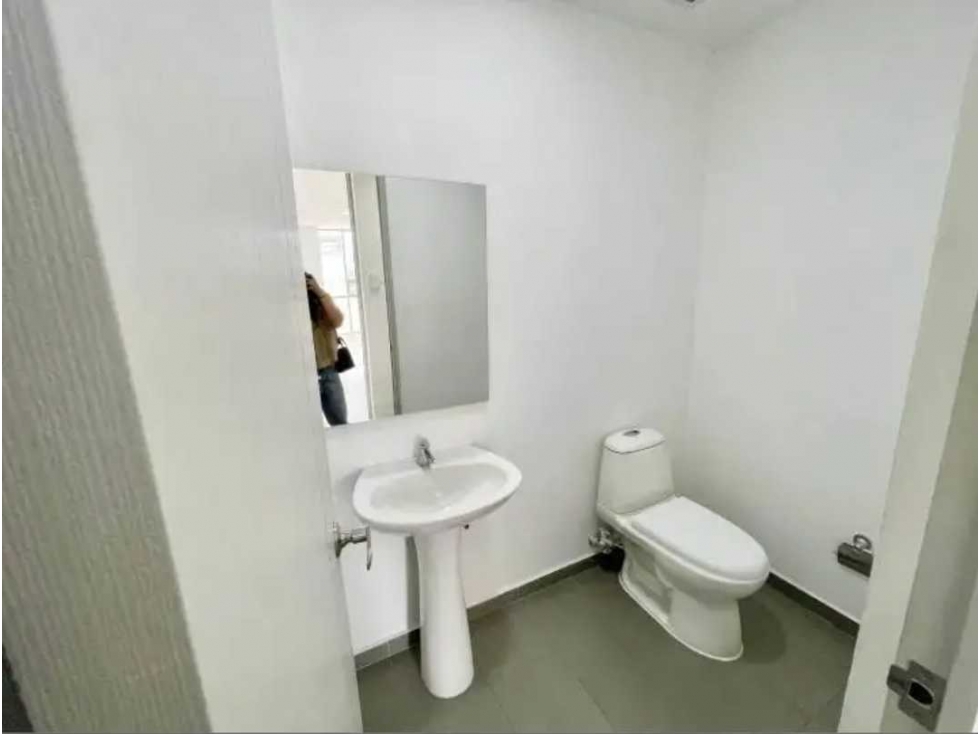 Venta de oficina/consultorio envigado cerca mayorca con vista ciudad - 4