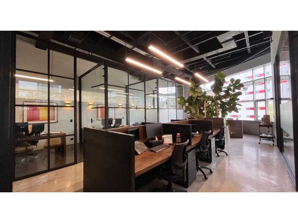 VENTA DE OFICINA EN LA MILLA DE ORO DEL POBLADO.