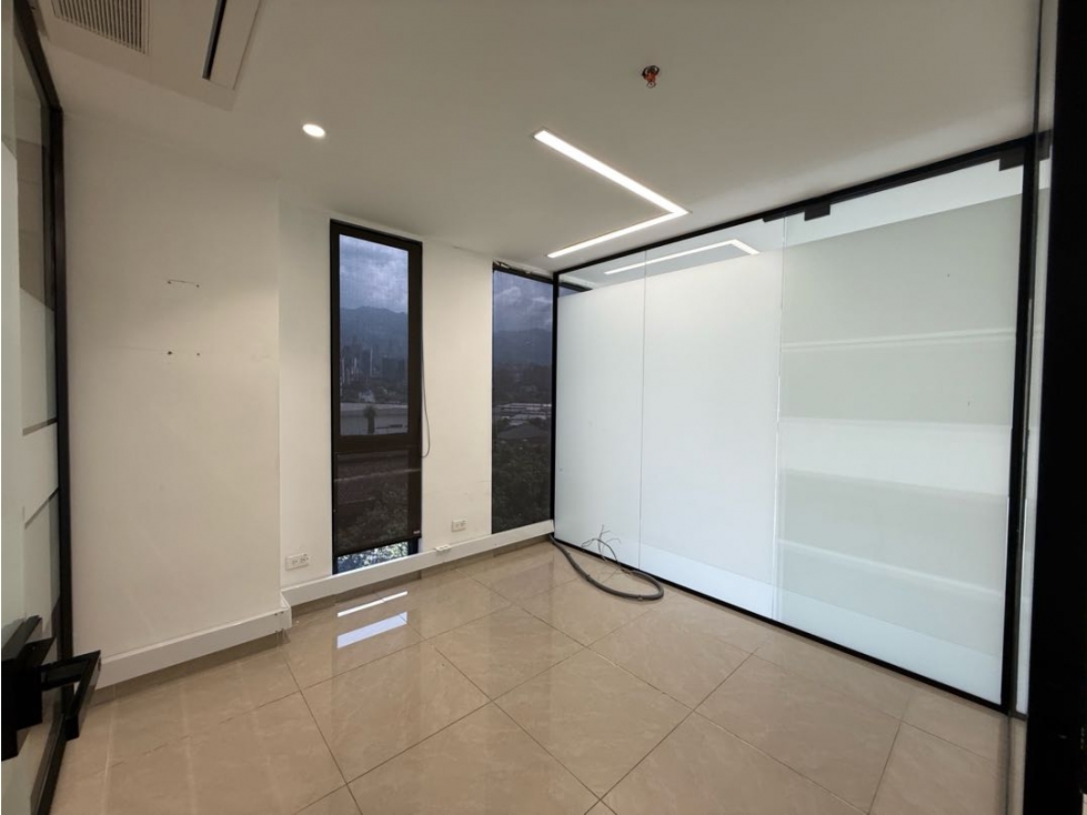 VENTA DE OFICINA EN MEDELLÍN- GUAYABAL — foto 2