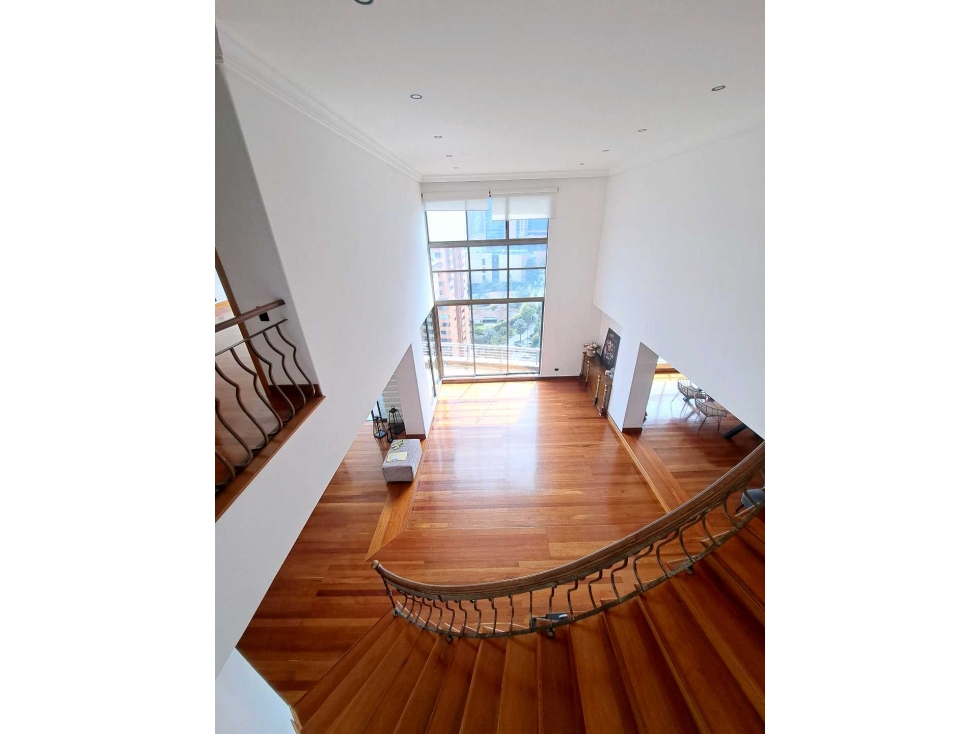 (C) Venta de penthouse cerca al tesoro
