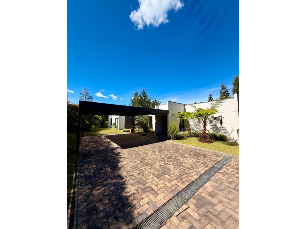 Venta de preciosa casa campestre , en parcelación exclusiva El Retiro
