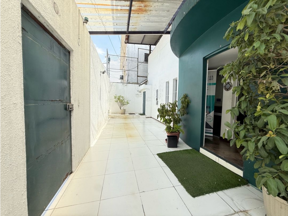 Venta de propiedad comercial en Ciudadela Los Alamos, esquinera - 2