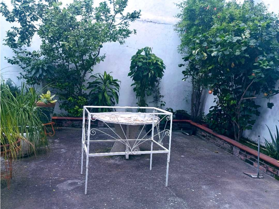 VENTA DE PROPIEDAD CON 5 DEPARTAMENTOS Y 4 LOCALES COMERCIALES — foto 4