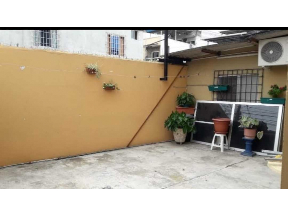 Venta, Casa Esquinera Comercial Semiamoblada, Cdla. Abel Gilbert 3 - 6