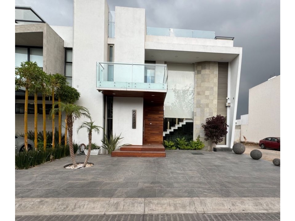 Venta de Residencia de lujo con alberca en Fracc. Jade, Zona Plateada