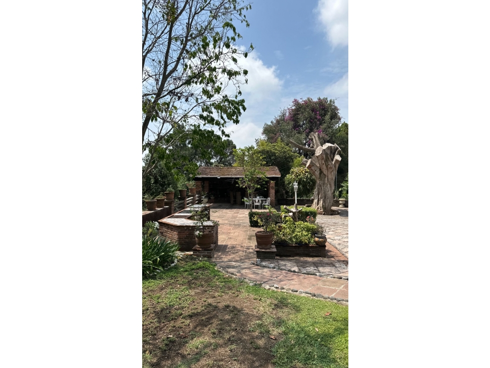 Venta de Residencial de lujo con mas de 8,000 m2 de jardin en Cuerna — foto 4