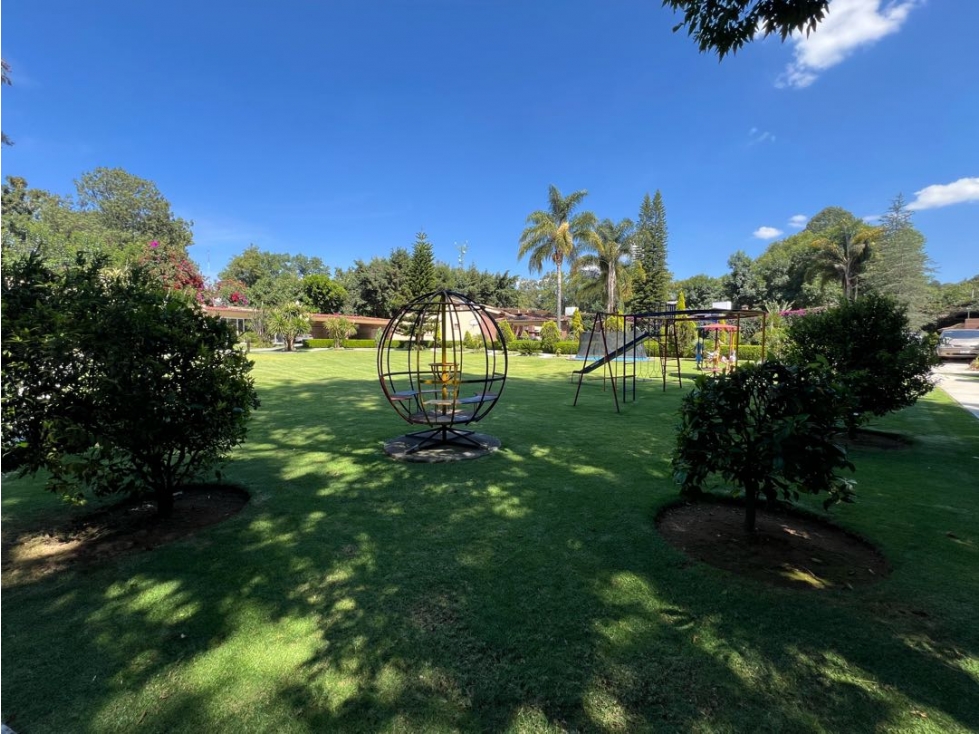 VENTA DE TERRENO | USO DE SUELO HABITACIONAL Y COMERCIAL | AVANDARO - 3