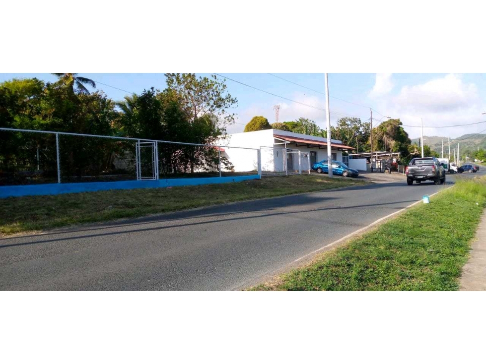 Venta de Terreno con Nave industrial y locales 1600mtrs - 3