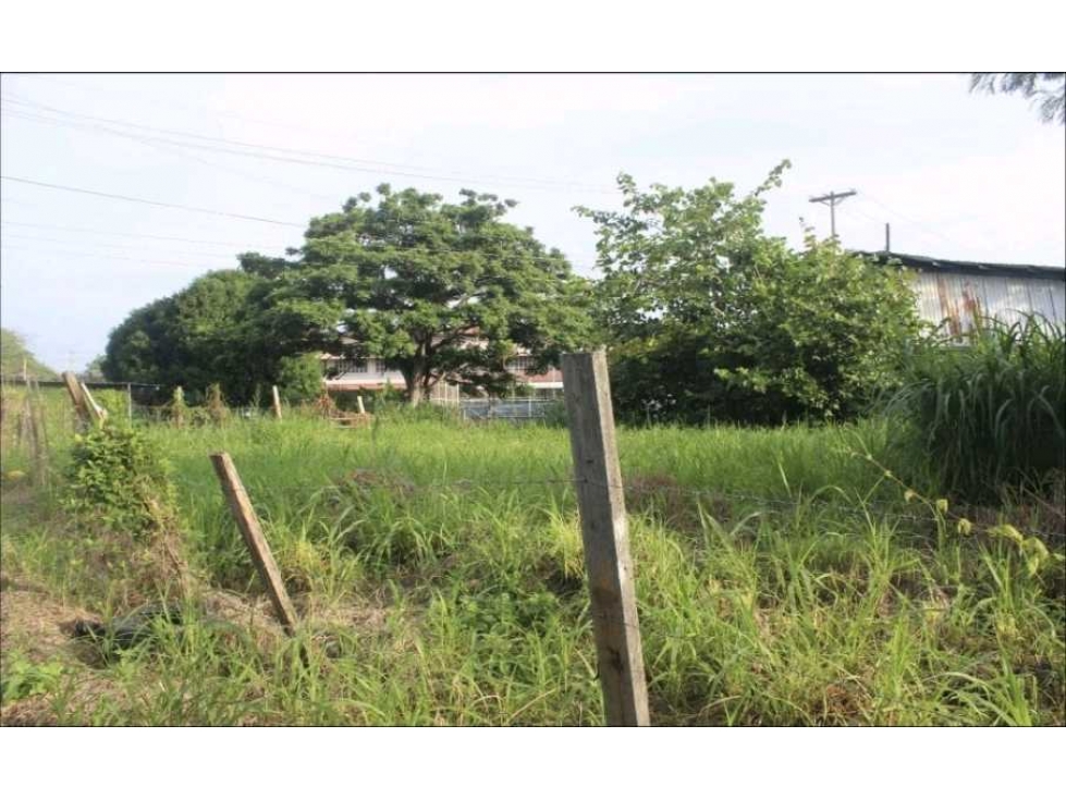 Venta de Terreno de 1,494 metros en Parque Lefevre - 2