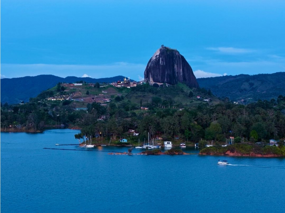 Venta de Villa Campestre de Lujo en Guatape Muelle y Lago privado — foto 3