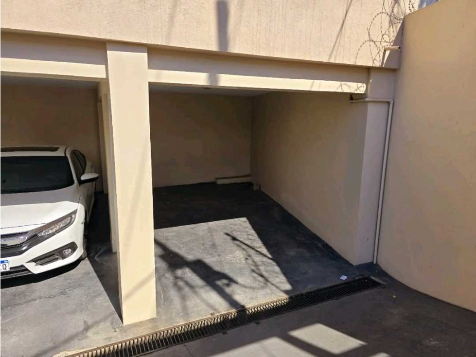 VENTA | Departamento céntrico con cochera y piletaExcelente departame — foto 5