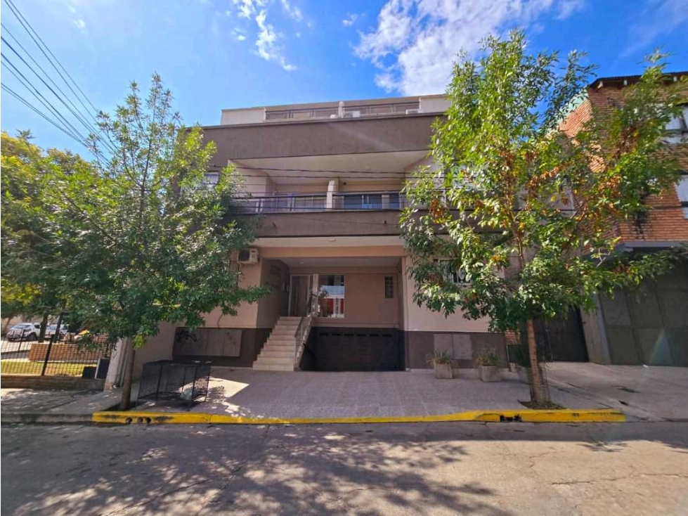 VENTA Departamento en planta baja a 2 cuadras del centro patio coche - 1