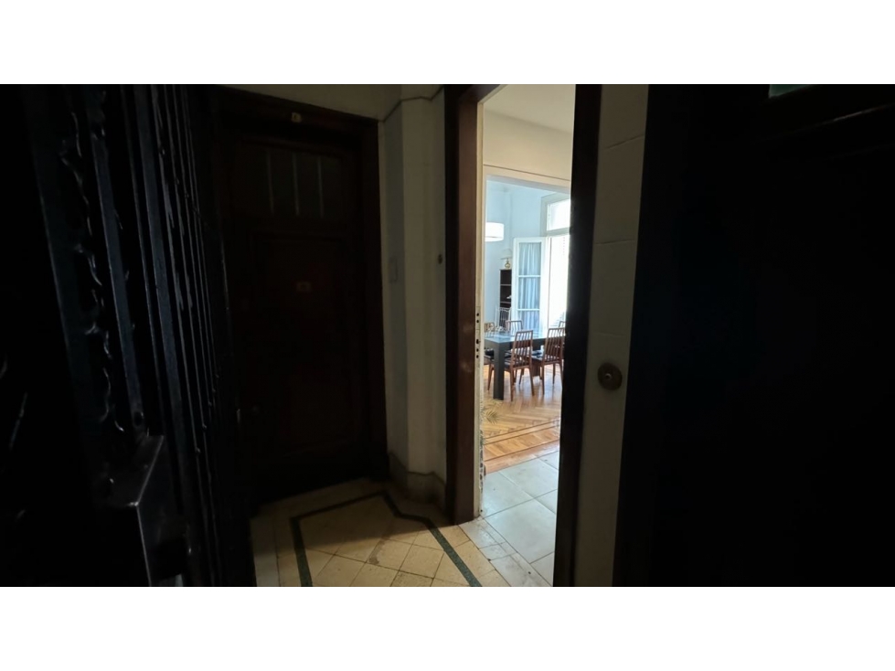 Venta dos ambientes sobre esquina - Edificio Historico - Centro - 2