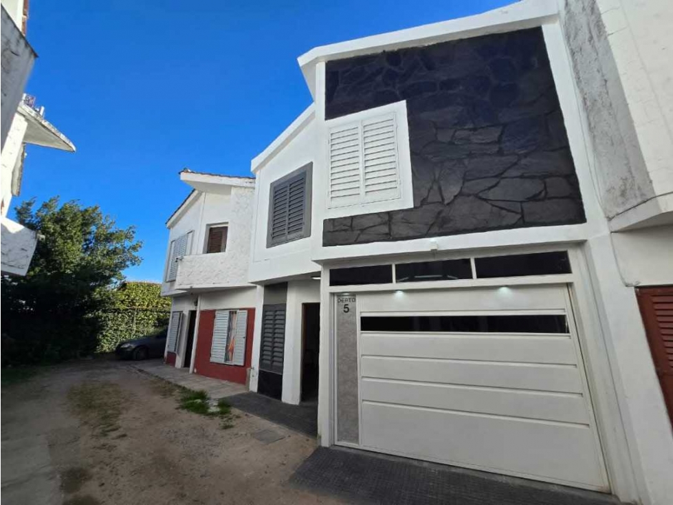VENTA DÚPLEX DE 3 DORMITORIOS EN VILLA CARLOS PAZUbicado en Barrio - 5