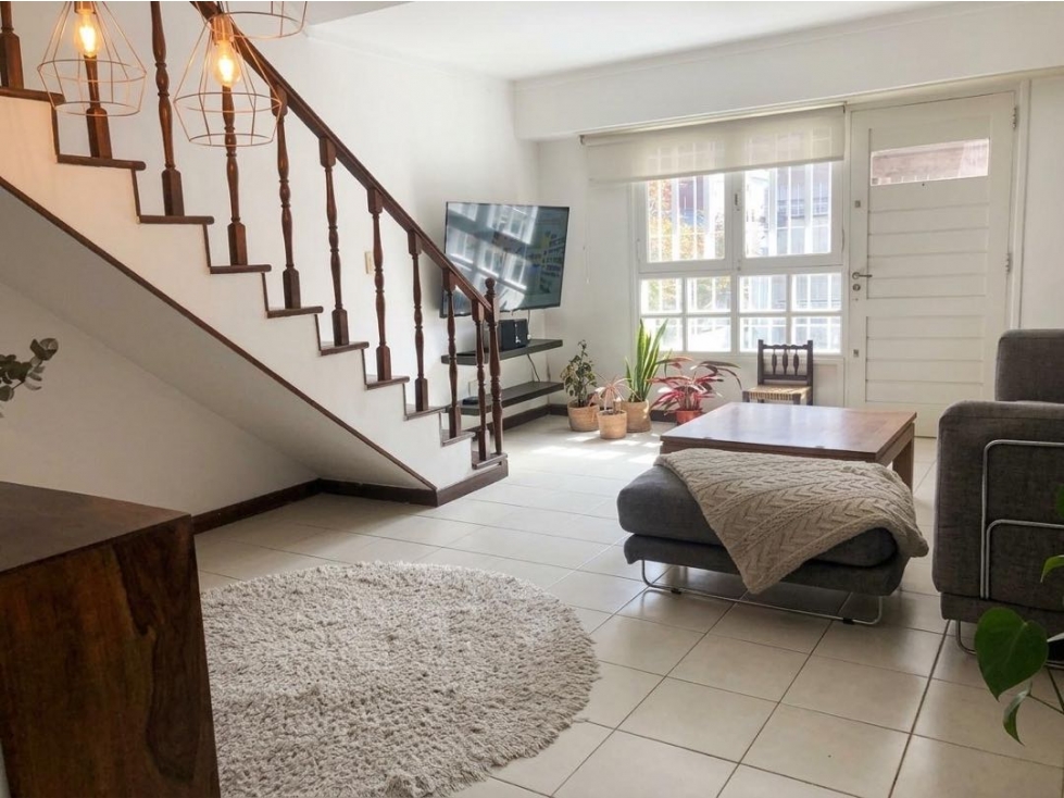 Venta duplex 3 plantas con patio y parrilla — foto 3