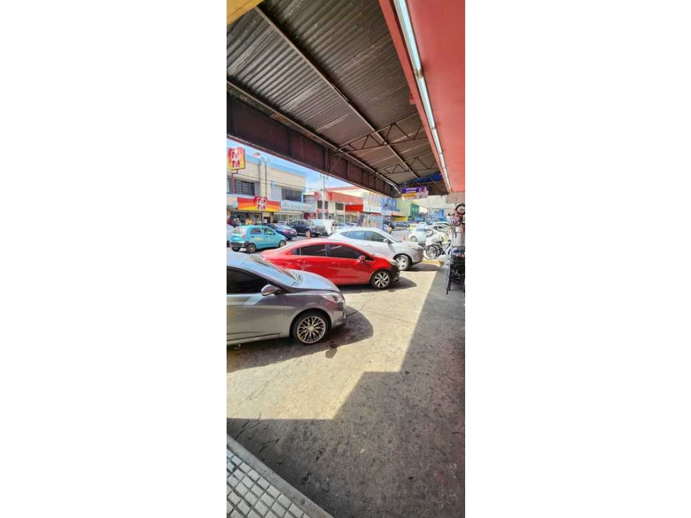 VENTA EDIFICIO EN AVDA. PEATONAL, LA CHORRERA OPORTUNIDAD LT. - 5