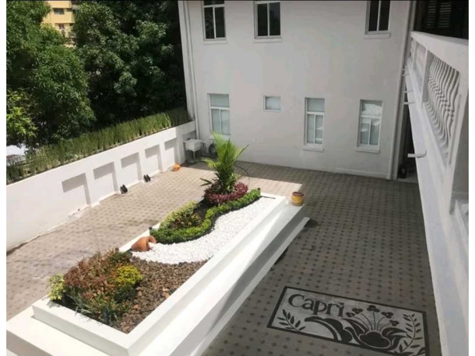 VENTA EDIFICIO RECIEN REMODELADO 18 APTOS + 6 LOCALES LT. - 1