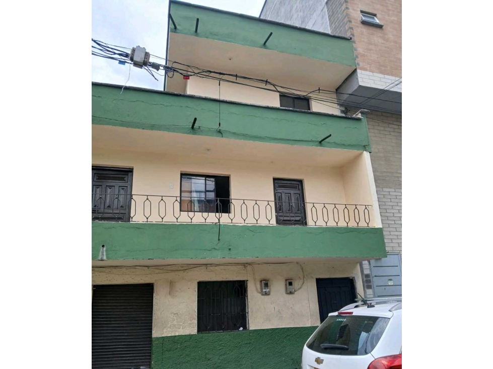 Venta edificio tres niveles sector barrio antioquia