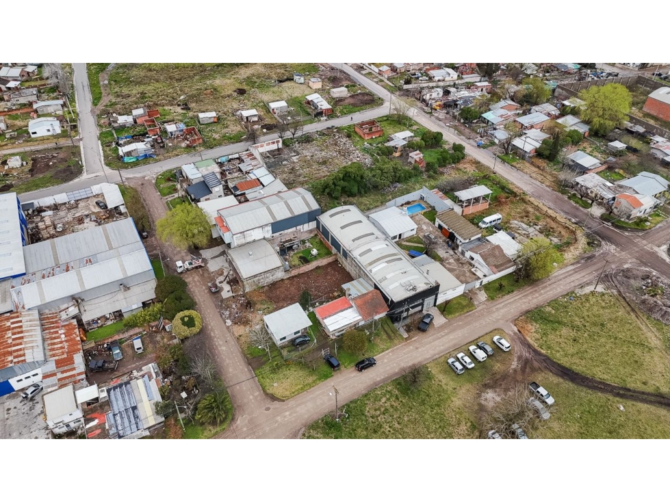 VENTA EN BLOCK 2 GALPONES 977m2 CUBIERTOS MAS LOTE 510m2 Dist E3