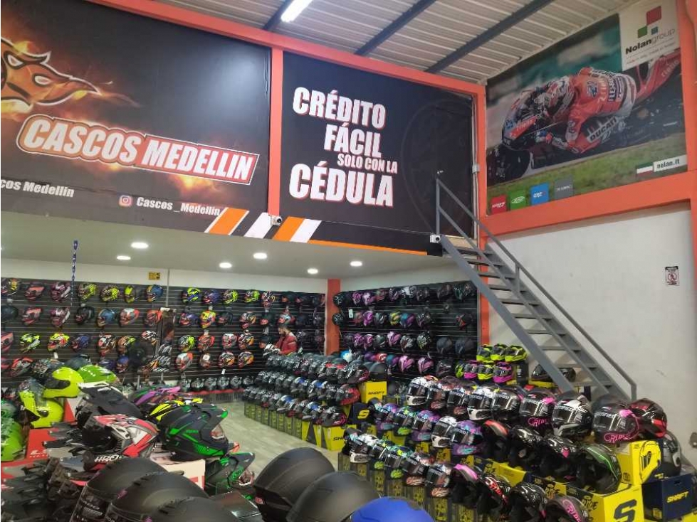 Venta de espectacular Bodega en Envigado ,Vía principal - 5