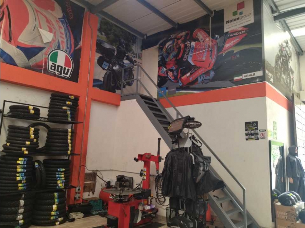 Venta de espectacular Bodega en Envigado ,Vía principal - 6