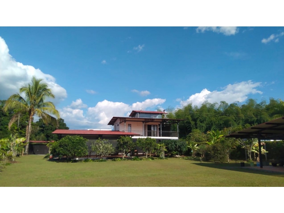 VENTA ESPECTACULAR CASA CAMPESTRE SECTOR LA TEBAIDA - 1