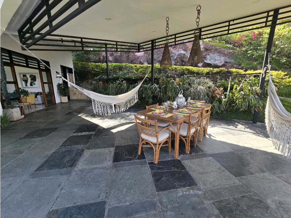 Venta espectacular en Colinas de Arroyoalto