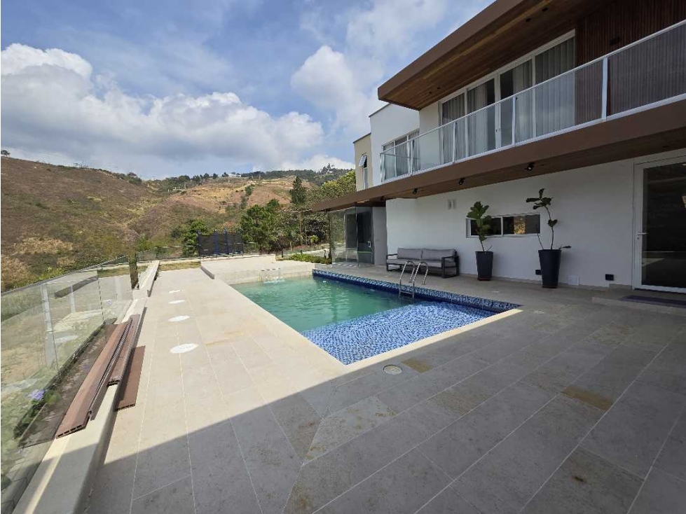 Venta espectacular casa en medio dapa - 2