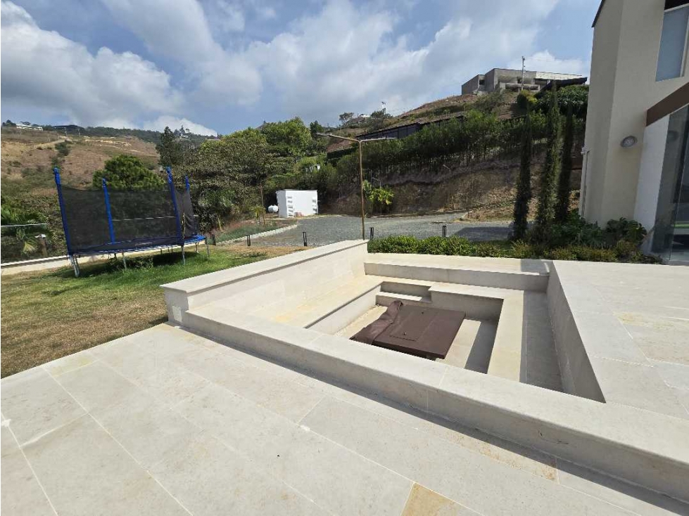Venta espectacular casa en medio dapa - 4
