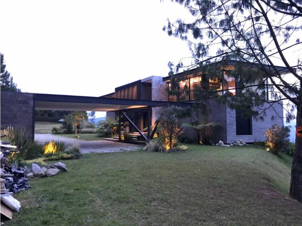 Venta espectacular casa moderna en el alto de las palmas. — foto 3