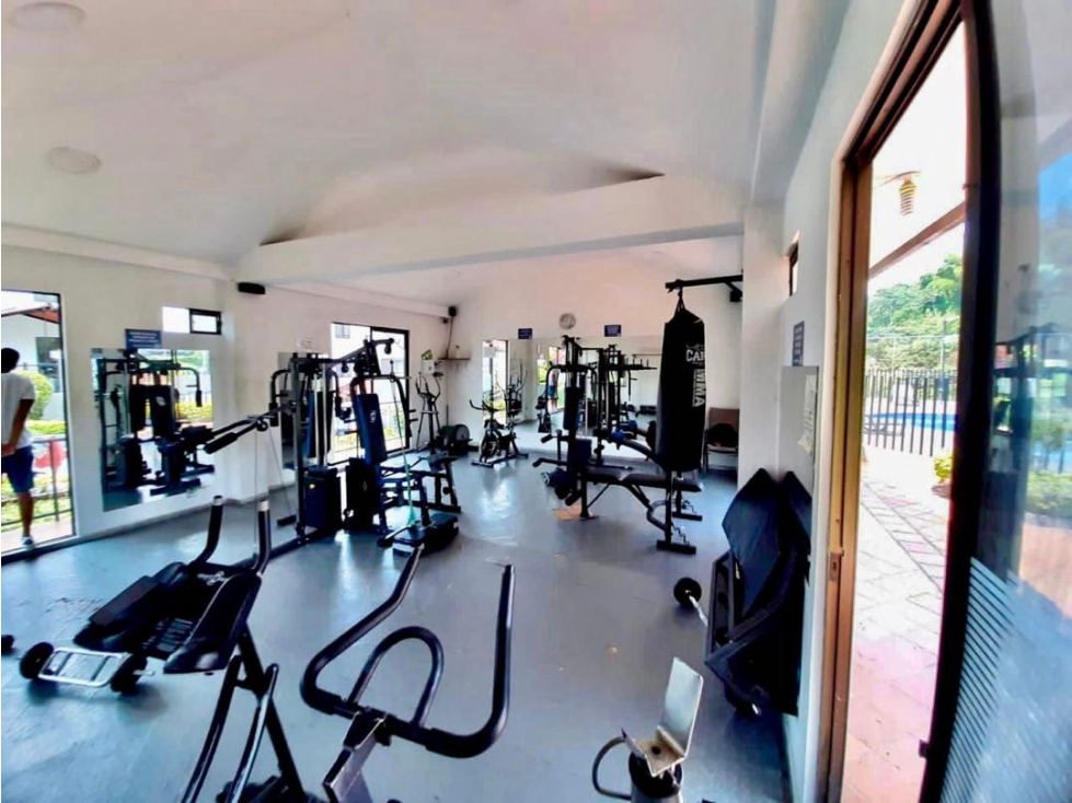 VENTA ESPECTACULAR CASA REMODELADA 3 NIVELES AV SUR, CONJUNTO CERRADO — foto 4