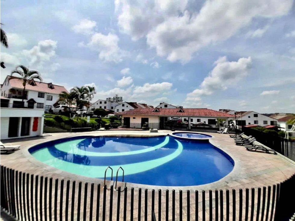 VENTA ESPECTACULAR CASA REMODELADA 3 NIVELES AV SUR, CONJUNTO CERRADO — foto 5