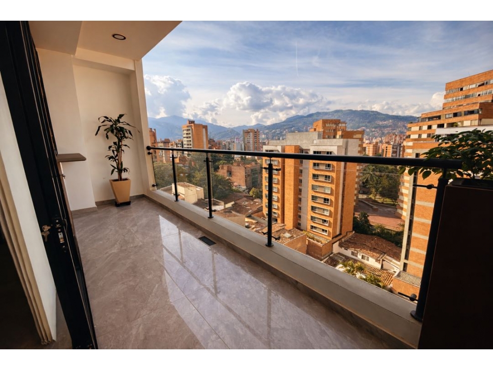 VENTA DE PENTHOUSE EN CONQUISTADORES CON TERRAZA Y LICENCIA